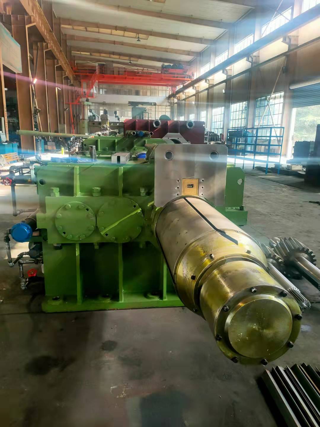 努力拼搏，創造輝煌